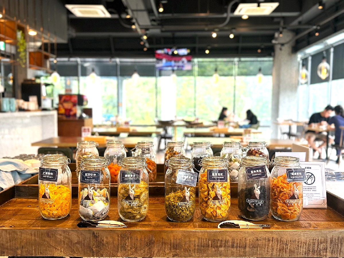 住客可享受果乾釀酒樂趣。(圖/貪吃鬼熊熊提供)
