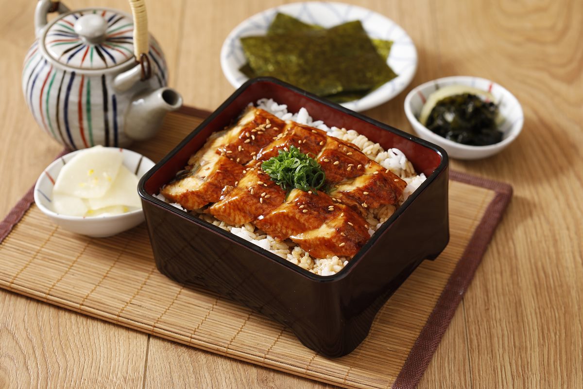 除了熟成腰內豬排,也有鰻魚定食(470元)、熟成里肌豬排(390元)等定食。(圖/銀座杏子日式豬排提供)