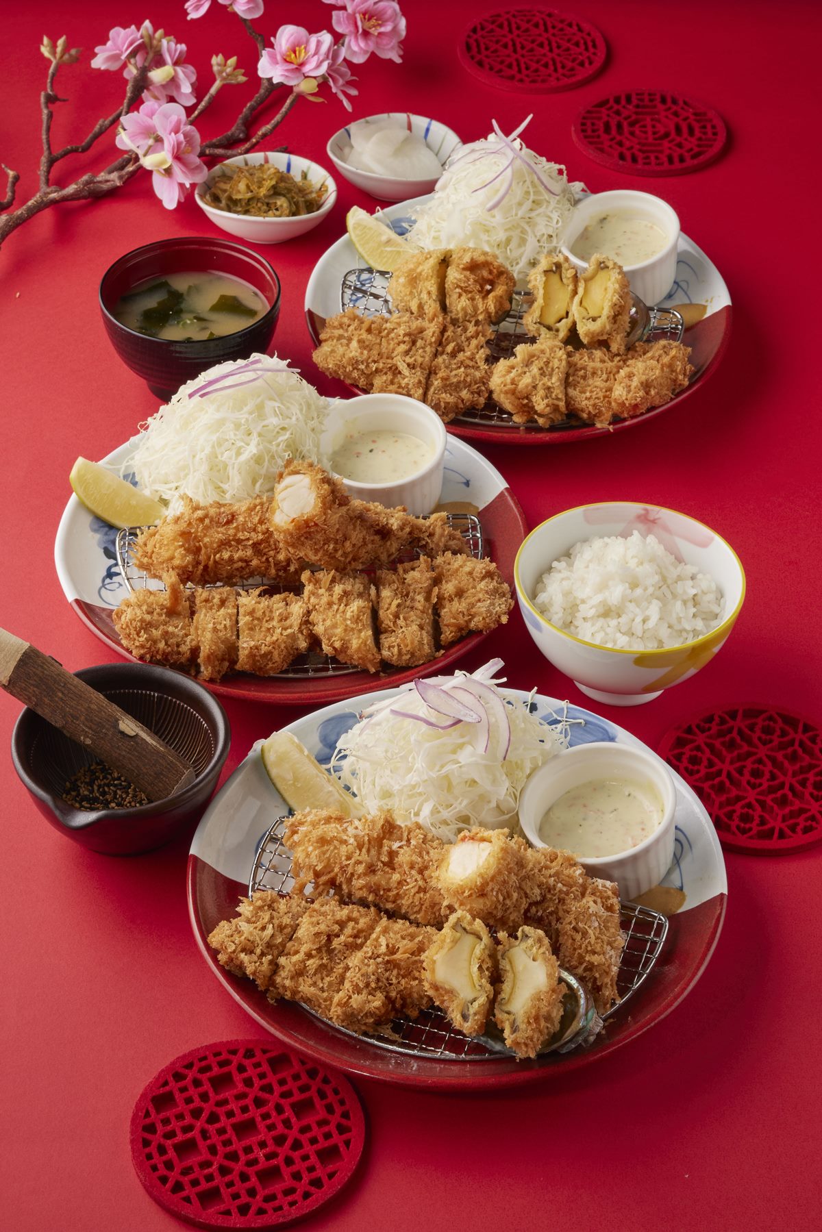 「銀座杏子日式豬排」豪邁推出「鮑龍海味雙饗」共3款定食。(圖/銀座杏子日式豬排提供)