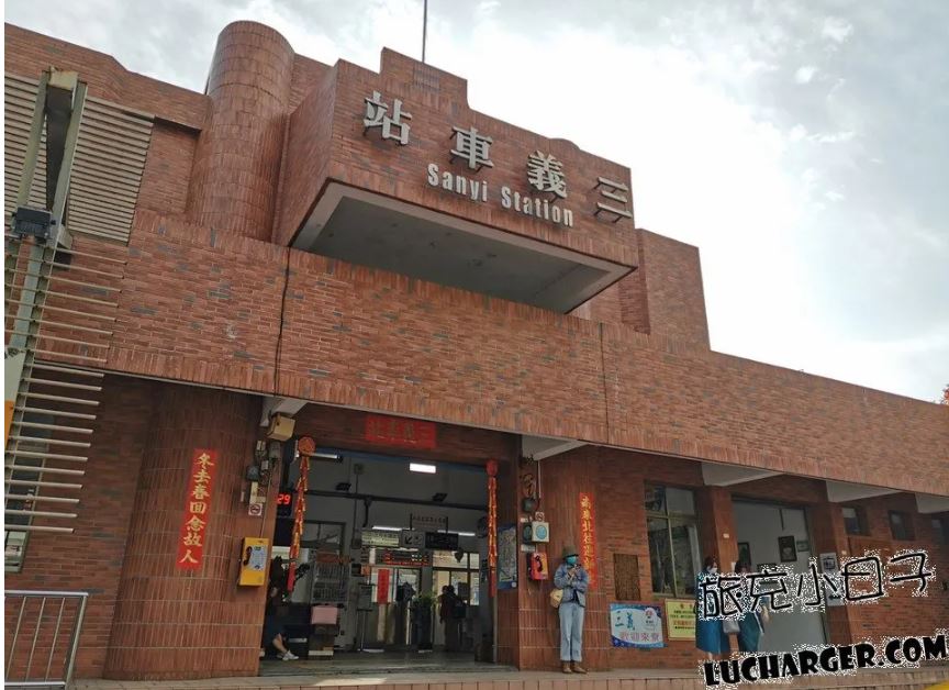 民眾可搭台鐵至三義站,再轉搭計程車,或是租借機車遊玩。(圖/旅充小日子提供)