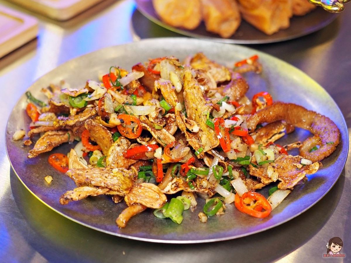 「麻油松阪豬」帶有微微的麻油薑香氣，令人食指大動。（圖／高雄美食。茉莉小姐說說話提供）