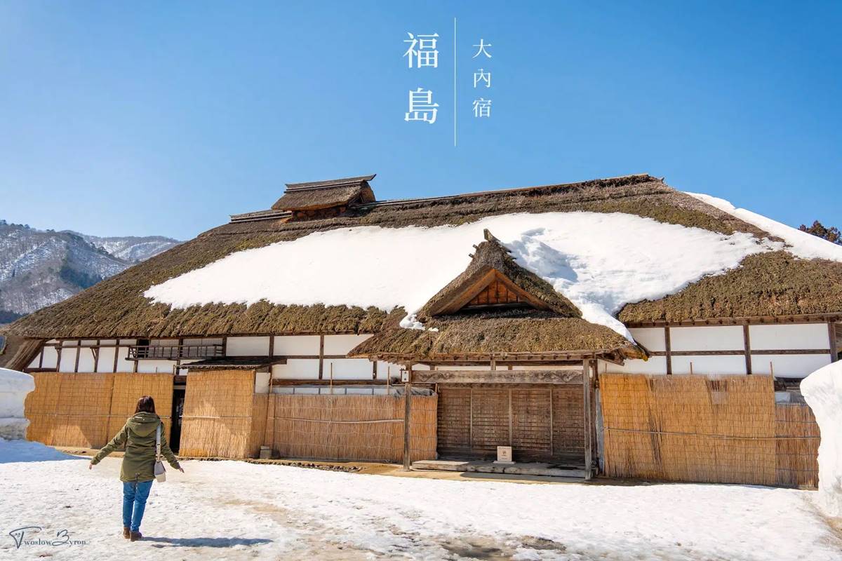 「大內宿」曾經是江戶時代的驛站,時至今日仍沒有過多的新時代建設,至今街道上還是維持著泥巴路的原況。(圖/慢慢與Byron的旅行泡泡提供)