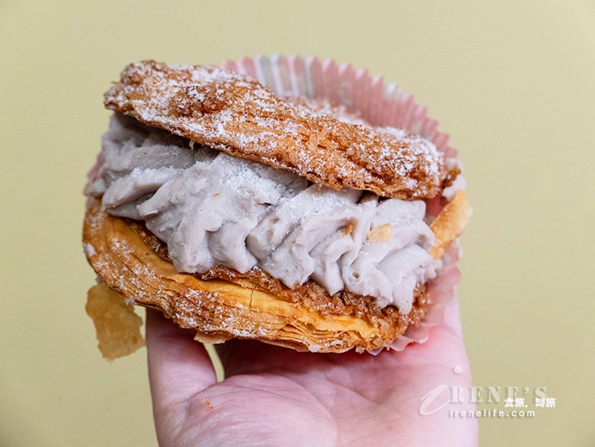 「招牌貝殼脆餅」（85元）是招牌必吃，烤得又香又脆的外殼夾入綿密芋泥，讓人無法抗拒。（圖／Irene's 食旅．時旅提供）