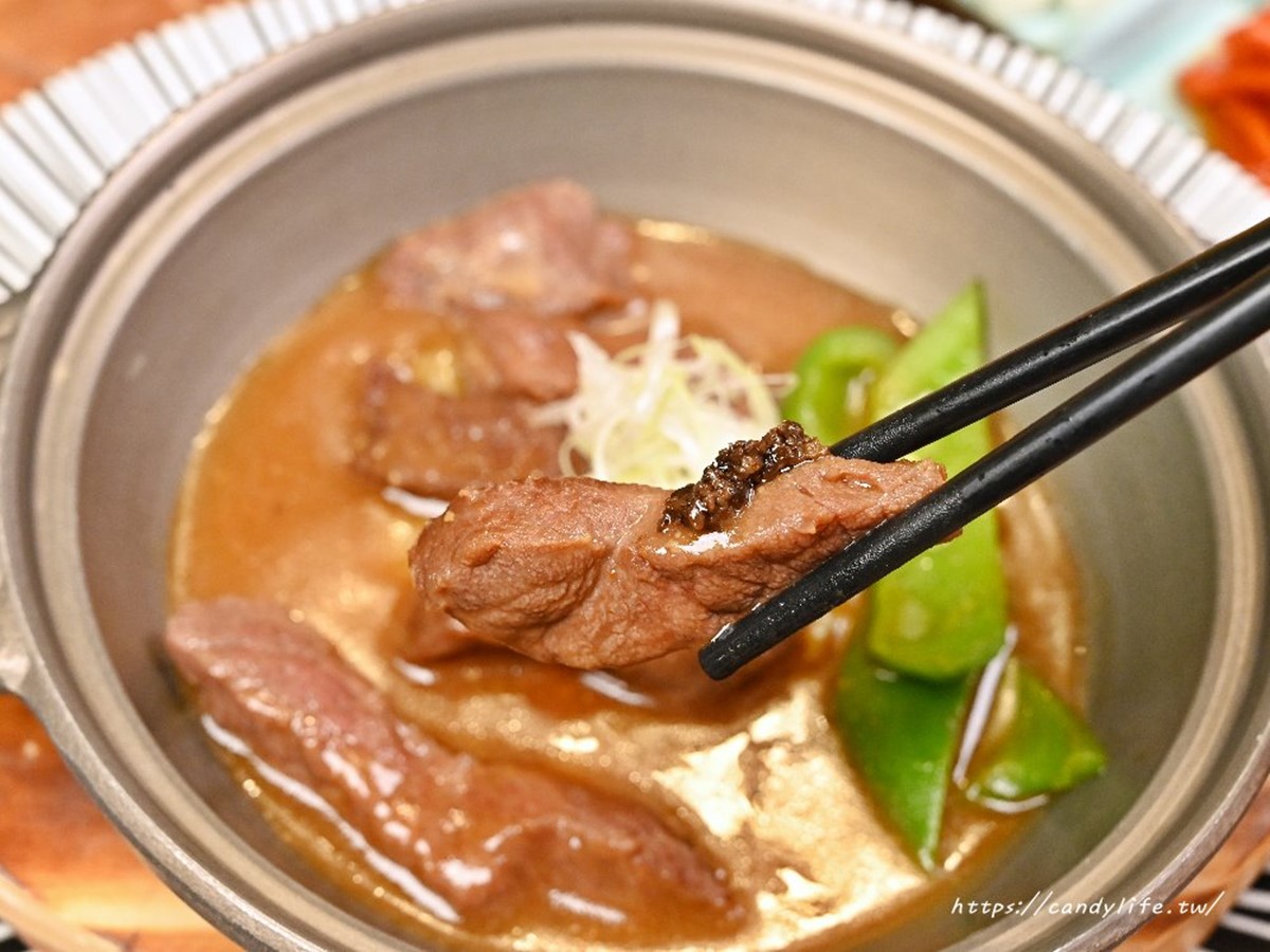 「黑松露黃豆燒極黑和牛」和牛油脂豐富且軟嫩,尾韻還帶有黑松露的迷人香氣。(圖/糖糖’s 享食生活提供)
