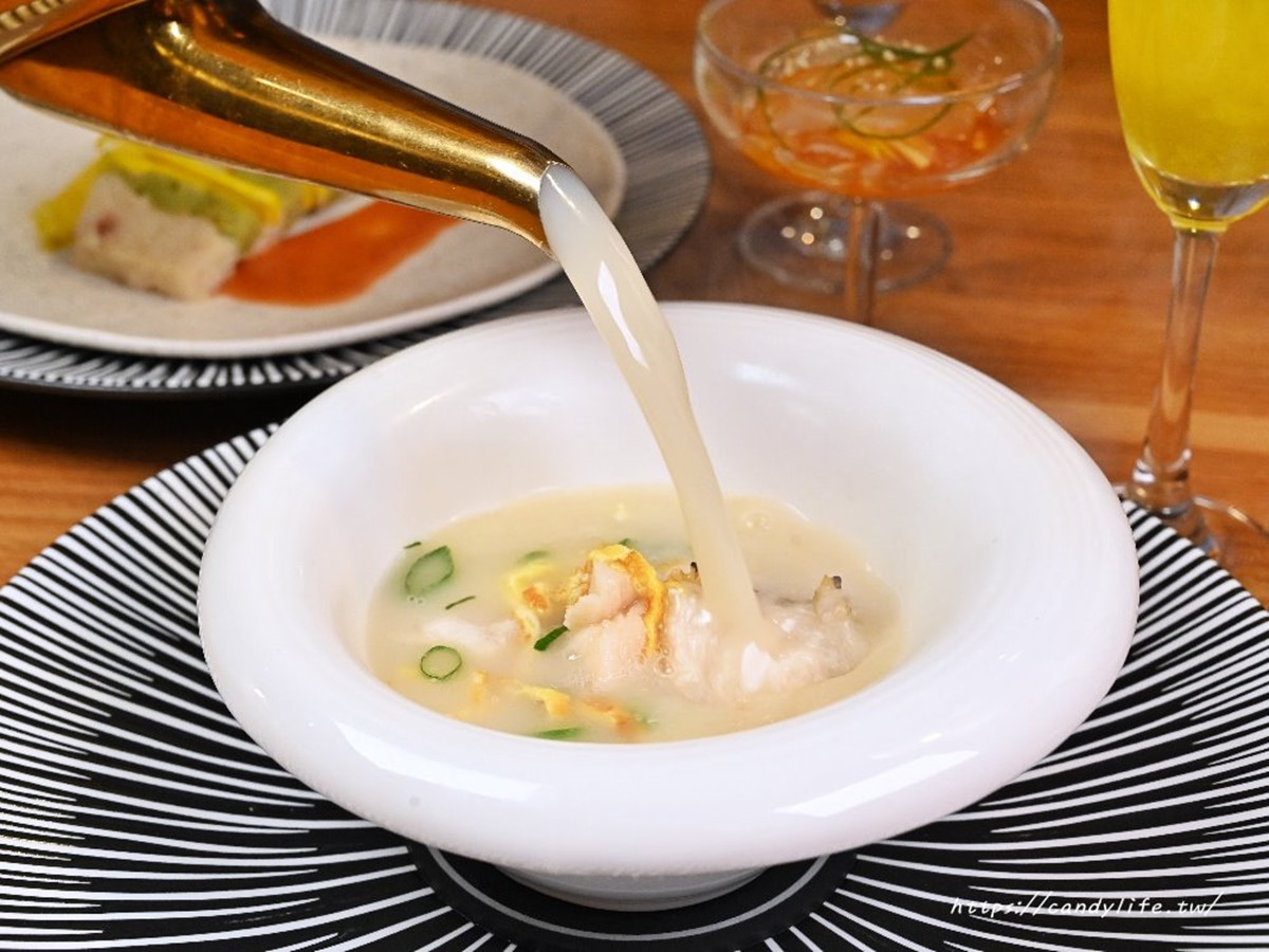 「蛋香蕪菁石斑魚白湯」湯頭濃郁甘甜,魚肉吃起來Q勁十足。(圖/糖糖’s 享食生活提供)