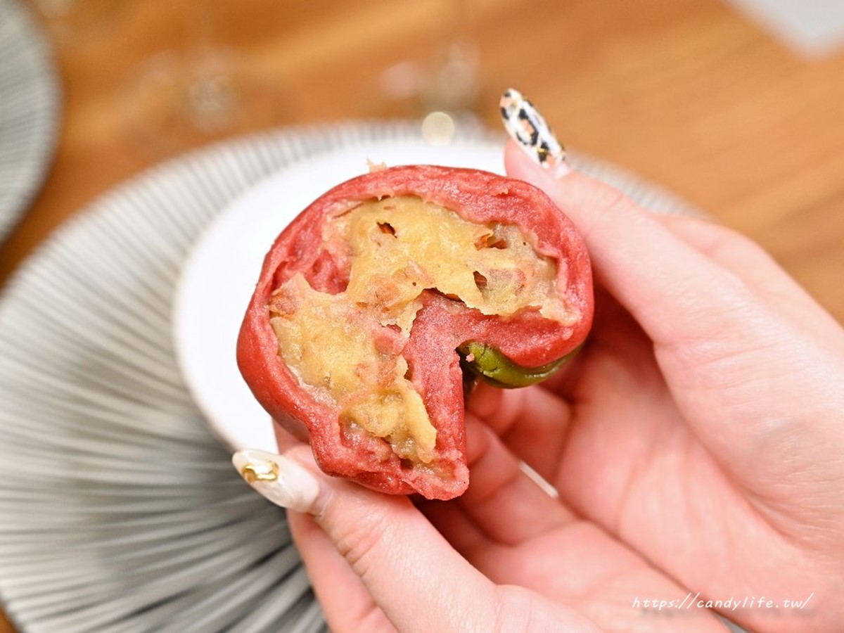 生日禮為壽桃造型的糯米蒸糕,口感軟糯,香甜不膩。(圖/糖糖’s 享食生活提供)