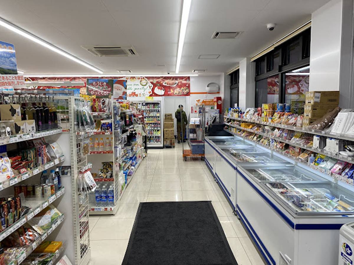 Seicomart以道地北海道特色美食與親民價格深受顧客喜愛，它也連續多年成為全日本「顧客滿意度」最高的便利商店。（圖／十六行跡提供）