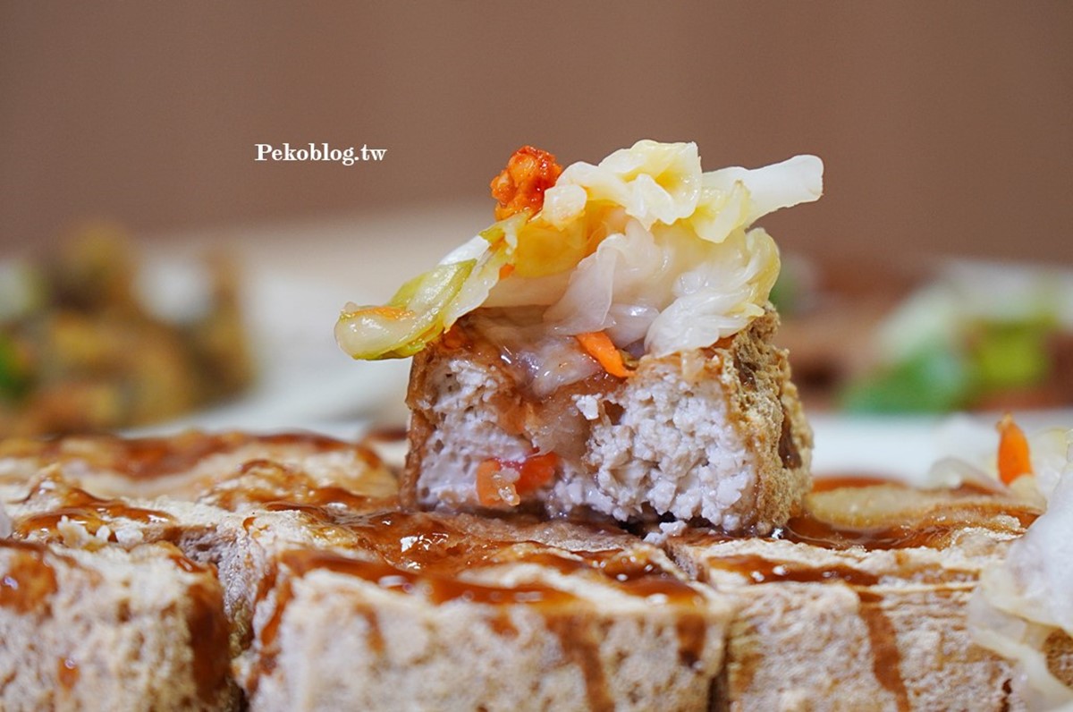 「炸臭豆腐」外層酥脆,內裡依舊軟綿,搭配醬料和泡菜一起入口還會爆汁!(圖/PEKO の Simple Life提供)