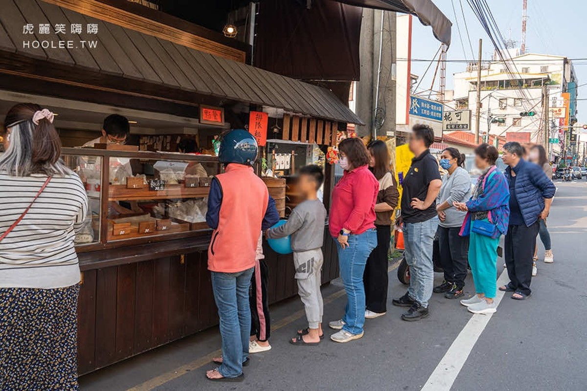 「旗山包子舖」地點鄰近旗山天后宮，是老街相當熱門的排隊美食。（圖／虎麗笑嗨嗨提供）