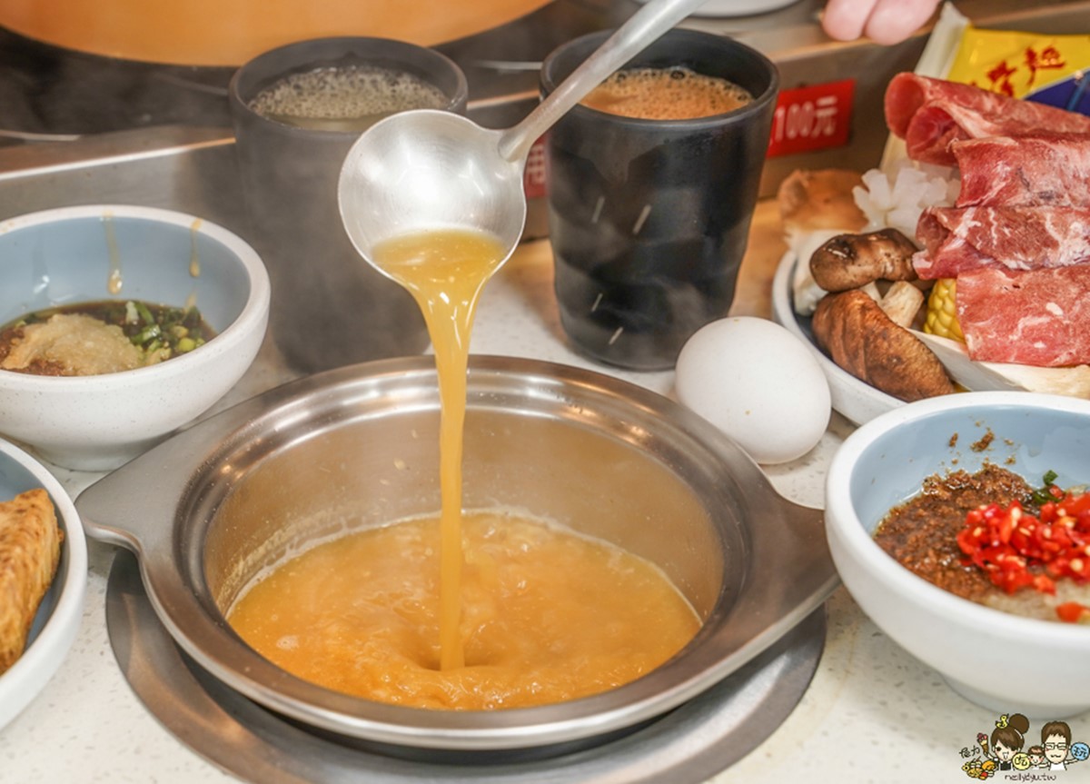 「草原多鈣牛奶鍋」人氣也很高，無論涮肉、煮蔬菜都很適合。（圖／跟著尼力吃喝玩樂提供）