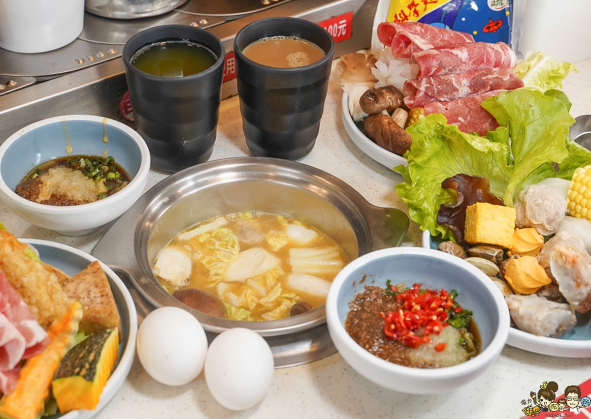 用餐方式主打很特別的「迴轉火鍋吃到飽」，每人1鍋，愛吃什麼食材都可直接夾。（圖／跟著尼力吃喝玩樂提供）
