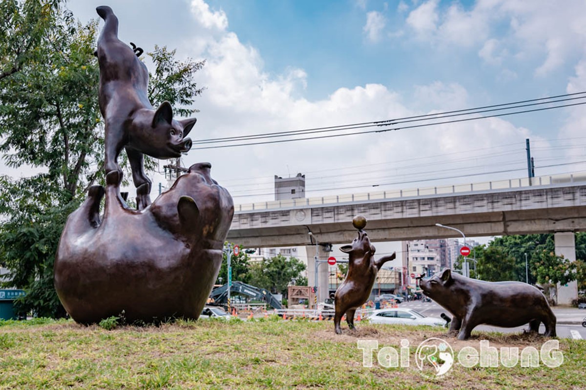 公園入口處就可以看到幾隻小豬在迎接大家。(圖/小菲親子玩樂生活 提供)
