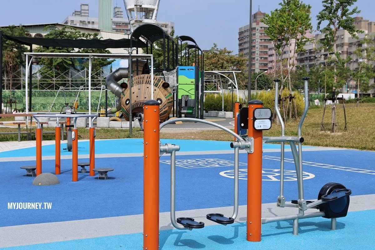 公園裡還有8款適合成人使用的健體設施。(圖/可大王愛旅行 提供)