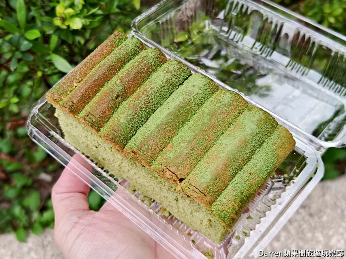 「日式抹茶蛋糕」(55元)茶香明顯,甜度較低,是大人會比較喜歡的口味。(圖/DARREN蘋果樹旅遊玩樂誌 提供)