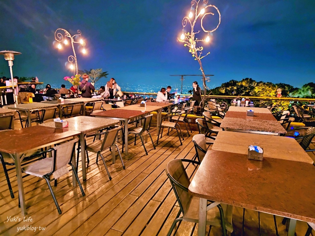 座位區可以欣賞到無敵夜景,用餐氣氛很棒。(圖/Yuki's Life 提供)