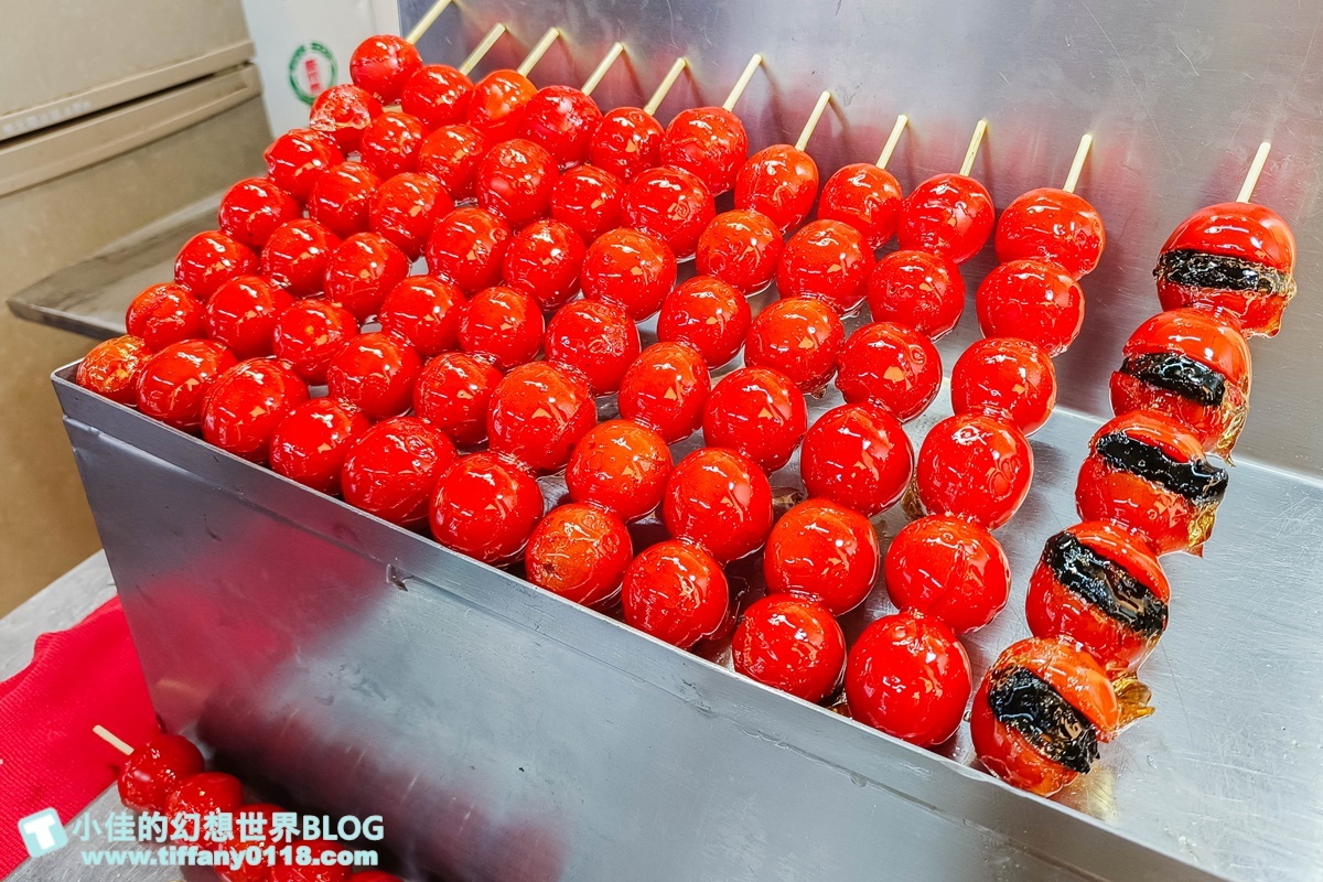 現場可以看到糖葫蘆的製作過程，都是使用飽滿的新鮮水果製作。（圖／小佳的幻想世界 提供）