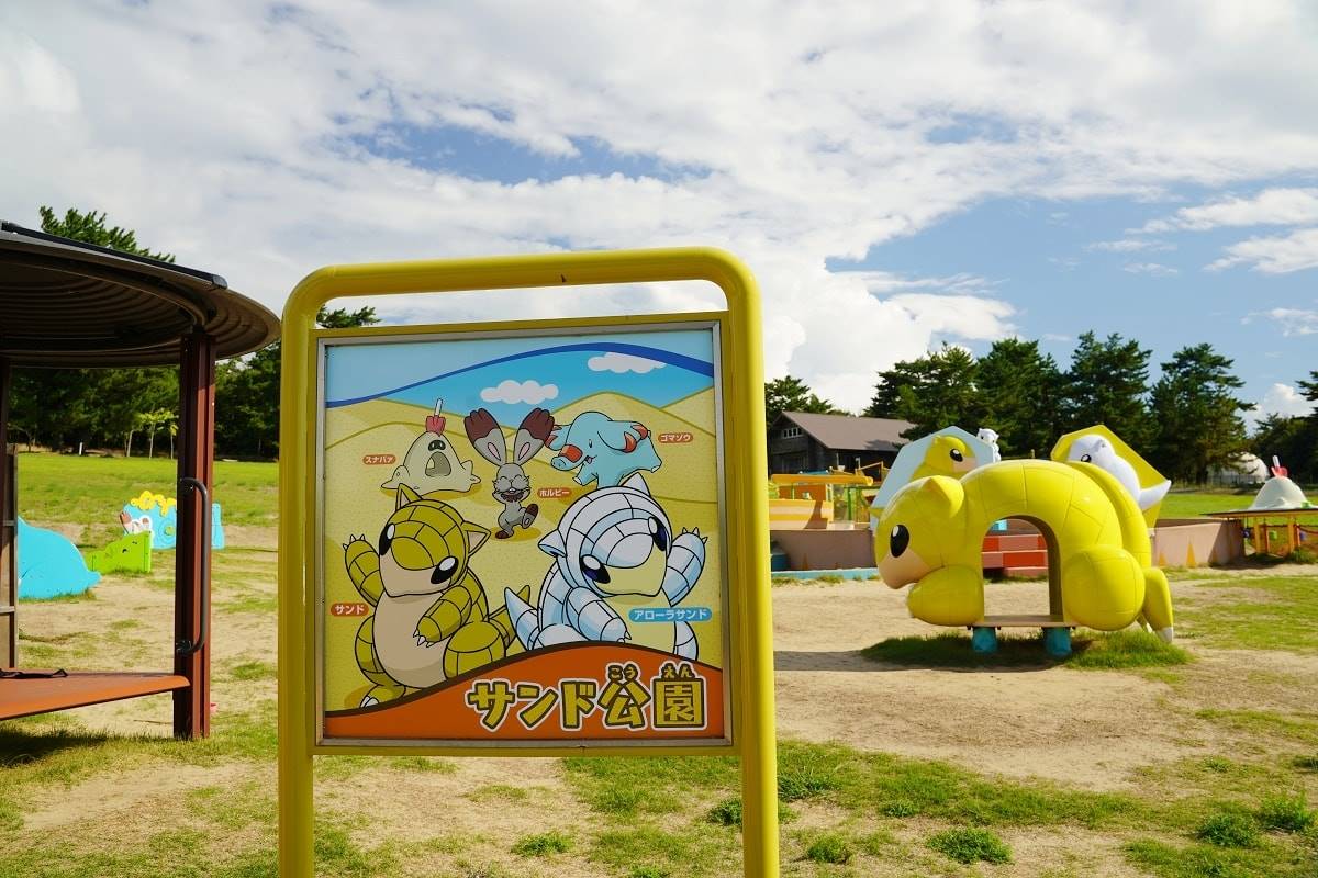 鳥取砂丘兒童王國內有全日本第四座寶可夢公園,這座寶可夢公園以「鳥取砂丘」為背景,公園內的角色主題主要是穿山鼠、阿羅拉穿山鼠、掘掘兔等。(圖/東蛙池塘Dong Wa 提供)