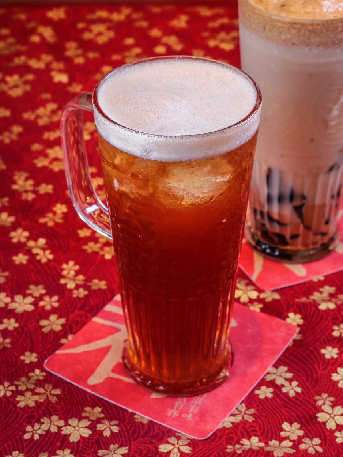 蜜香紅烏龍茶韻十足,喝來十分滿足。(圖/有春茶館提供)