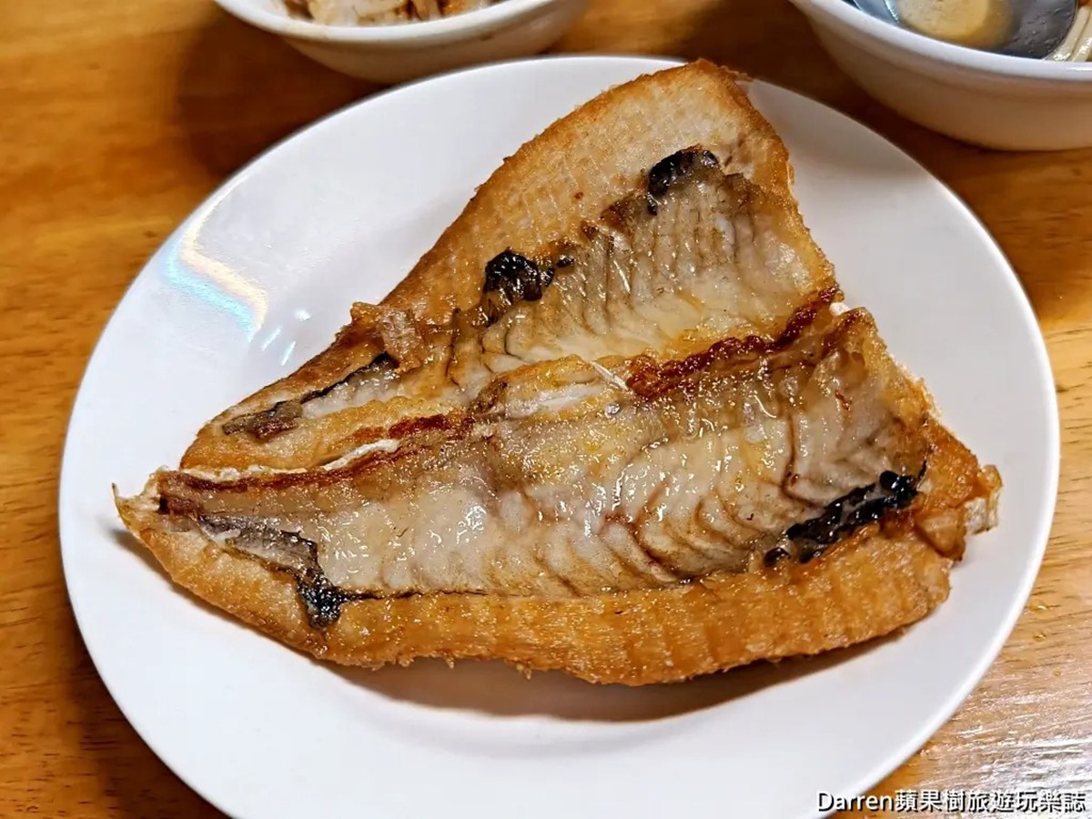 「煎虱目魚」(160元)表皮煎到金黃香脆,看起來相當可口。(圖/Darren蘋果樹旅遊玩樂誌 提供)