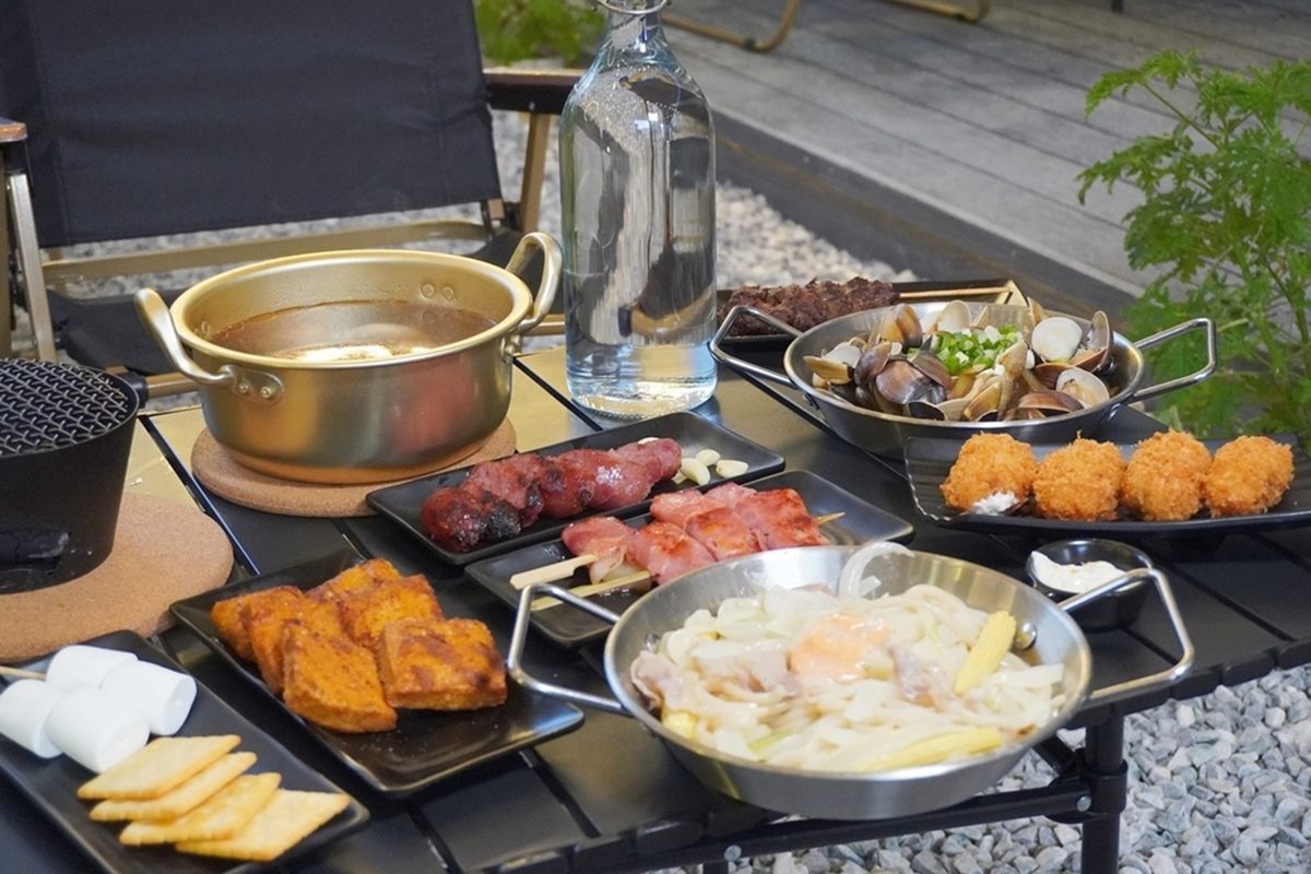 餐廳裡的餐點選擇多元，無論是熱食、炸物、烤物通通都有。（圖／林甜蜜tanmilin提供）
