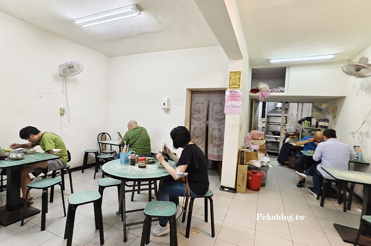 「阿榮羊肉飯」位在三元街,是在地稍有年紀的人氣小吃。(圖/PEKOのSimple Life 提供)