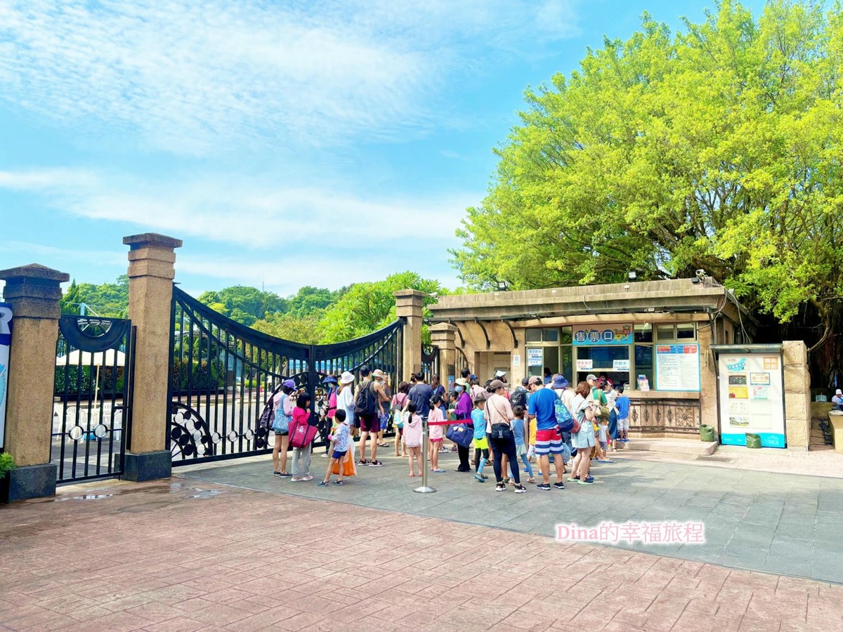 進入「自來水園區」需購買門票,可以現場購票,也能在網路平台線上購買。(圖/Dina的幸福旅程 提供)