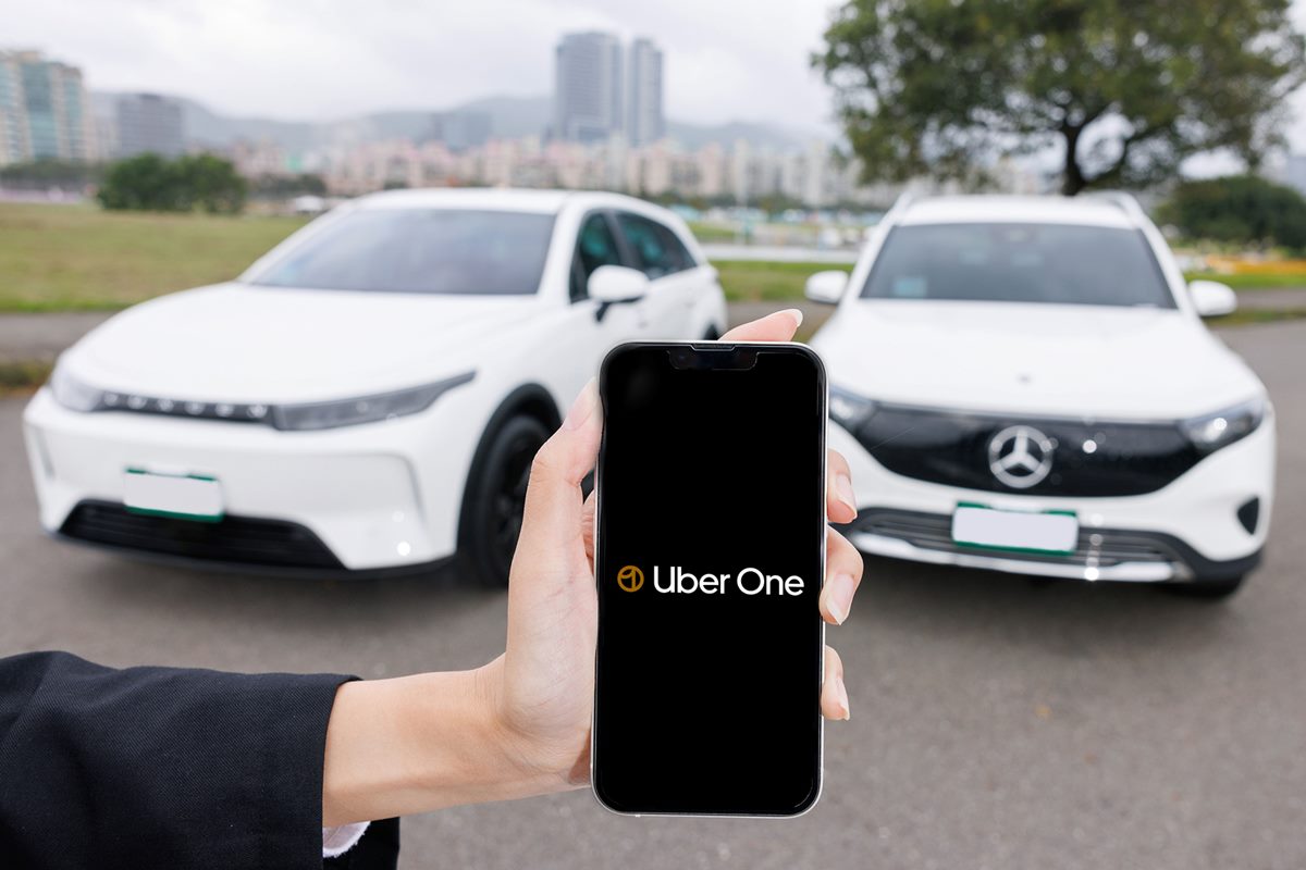 Uber One會員凡於5/16~5/23使用Uber App預約搭乘指定車種,可享最高折抵200元。(圖/Uber提供)