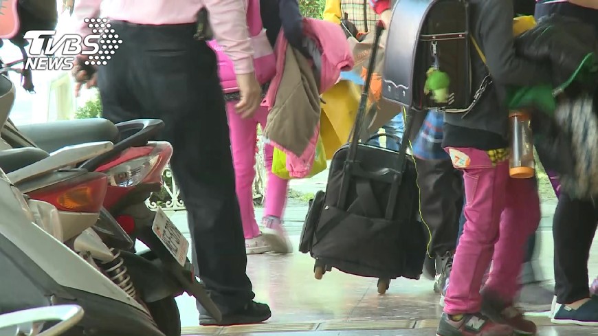 快訊／校園周遭列「空品維護區」　接送孩童怠速恐挨罰