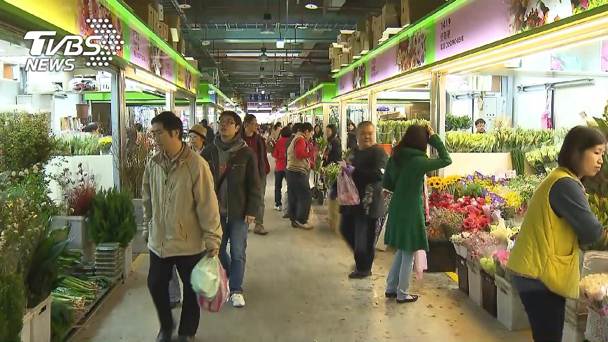 台北花市人潮旺 春節用花卉價格平穩