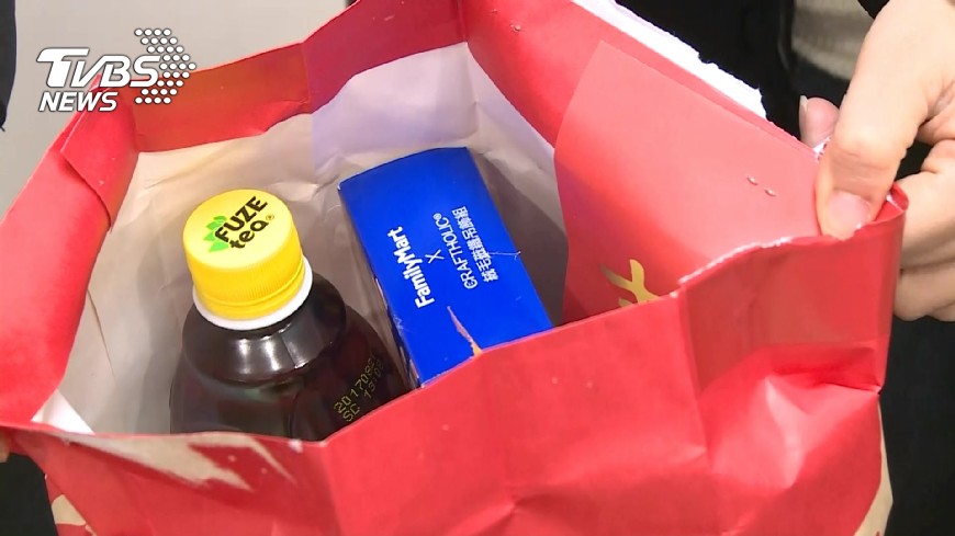 賺到了!花百元買超商福袋 她一開爽中「名牌包」