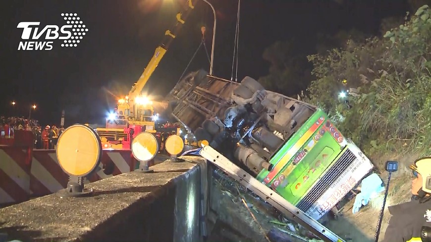 國5遊覽車車禍　學生1死1傷