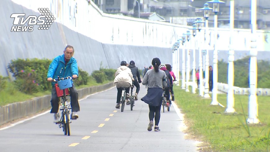 再升溫!高溫26度更暖 入夜轉雨下到週六