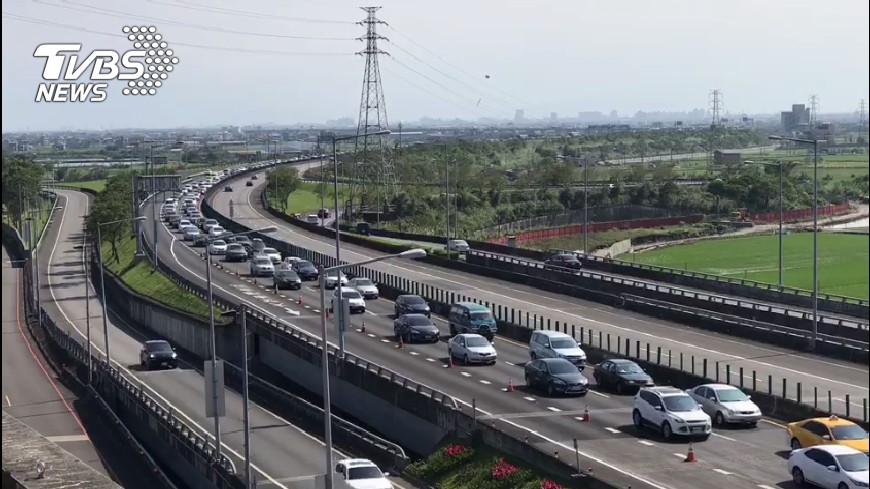 連假第3天國道現北返車潮　多路段塞