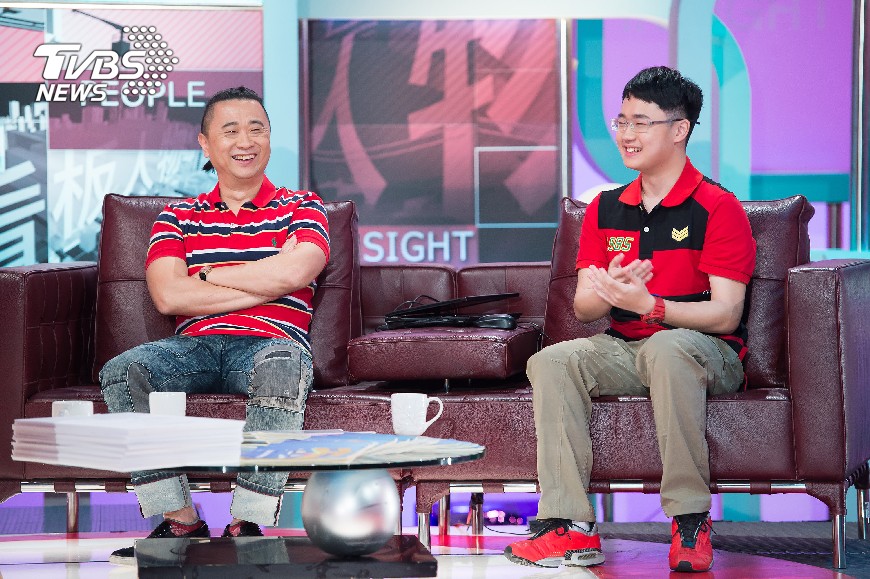 邰智源與兒子邰靖。(圖/TVBS)