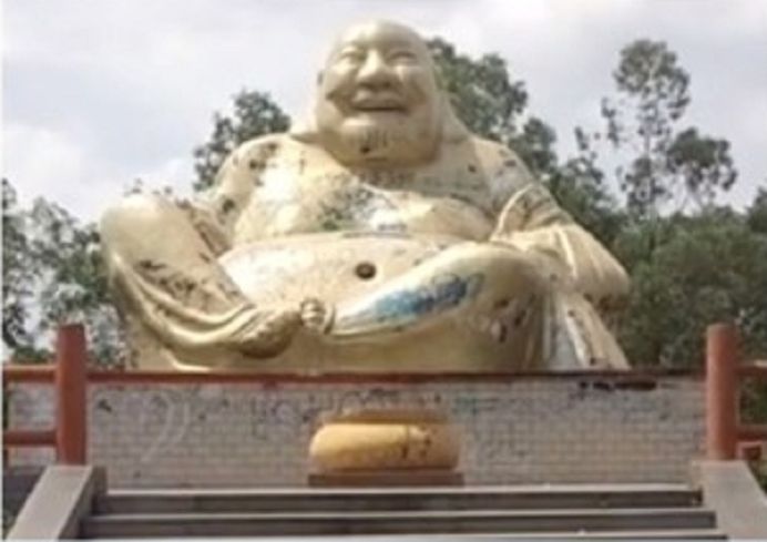 笑面佛變「花面佛」　陸學生當表白牆塗鴉
