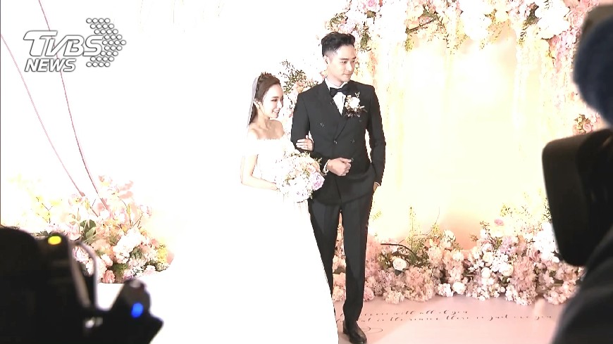 愛紗結束三年婚姻 臉書坦承周洺甫出軌
