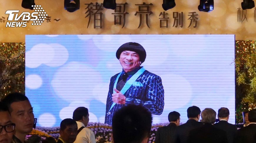上千民眾排隊弔唁 送豬哥亮最後一程