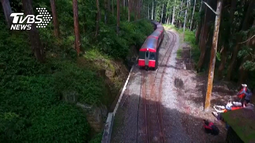快訊／阿里山森林小火車出軌　200人行程受影響