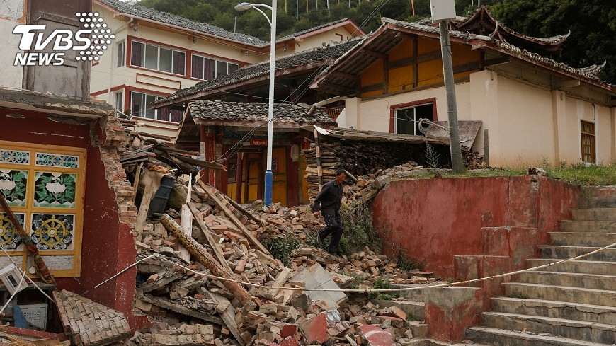 九寨溝地震 盡責導遊冒險找團員
