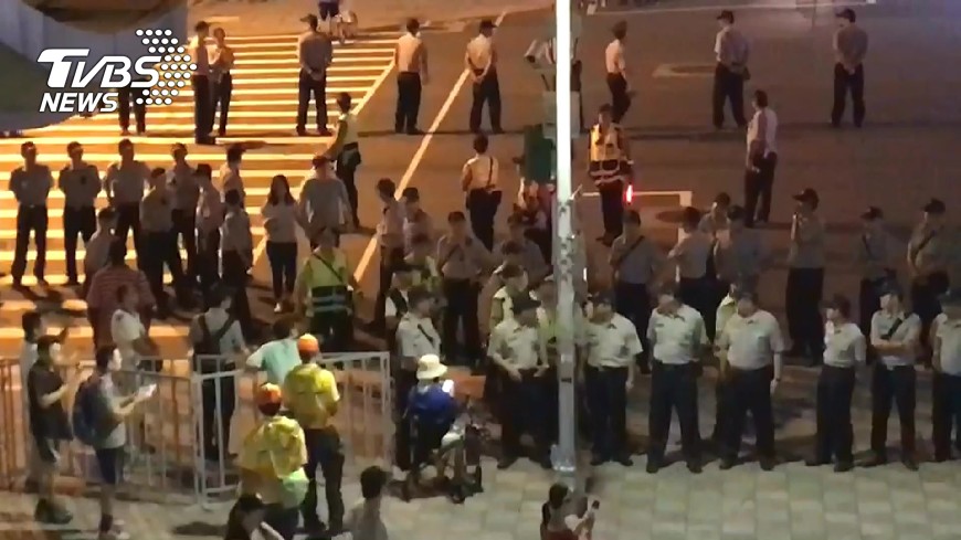 5600警力不敵?遭1000反年改「游擊戰」突破