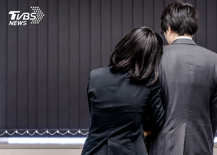 愛人在身邊!辦公室戀情偷偷來 8成不想公開