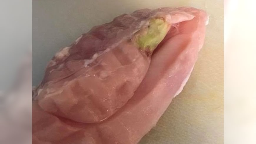 雞肉拆開「綠綠der」? 超市:翅膀拍太多下了