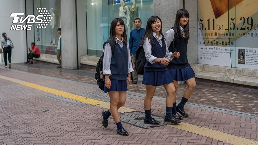 日本高校女不用iPhone會遭排擠　父母含淚買下去