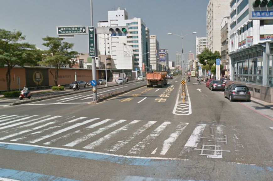 搶道!聯結車撞機車 女遭右輪輾過下半身喪命