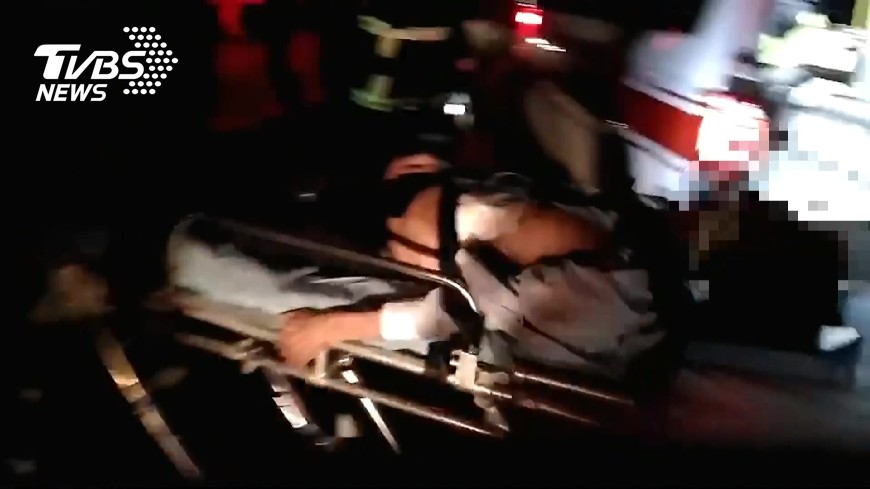 國道遊覽車車禍! 自撞內側護欄駕駛身亡