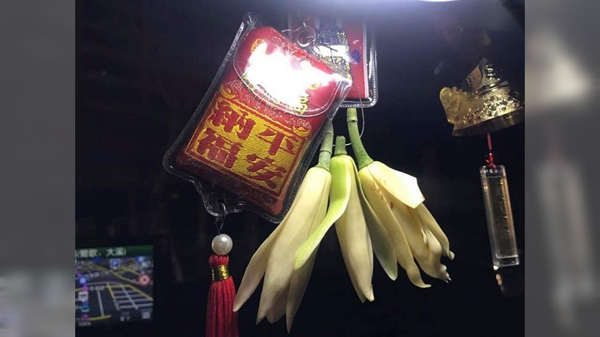 快回家吧…玉蘭花婆裹雨衣累倒 暖男掏1千全包了
