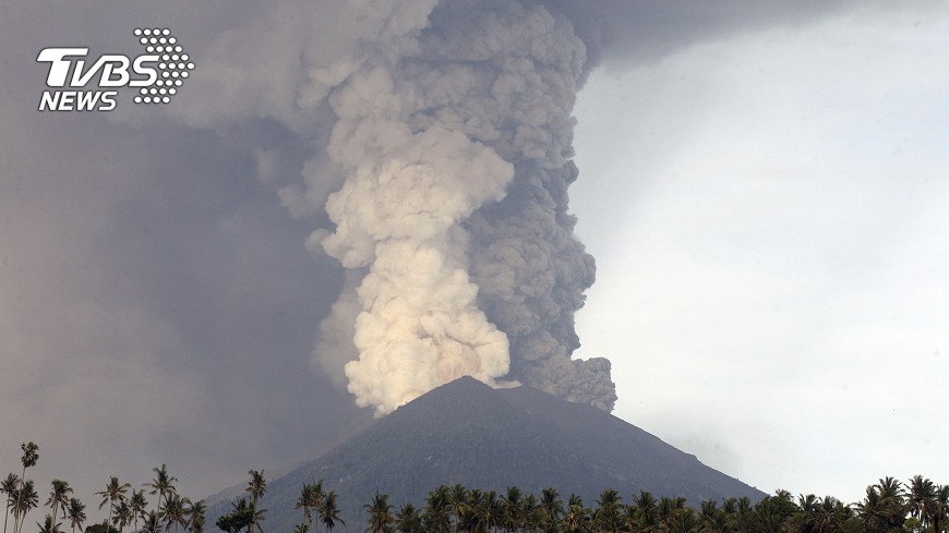 峇里島阿貢火山升最高警戒 機場關閉