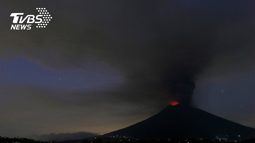 印尼火山最高警戒 峇里島機場關閉24小時