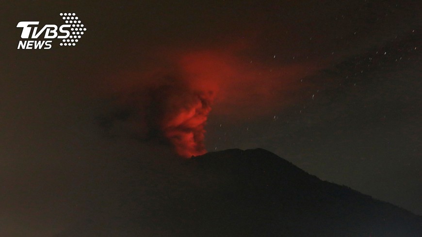 印尼阿貢火山噴發迫近 撤離10萬民眾