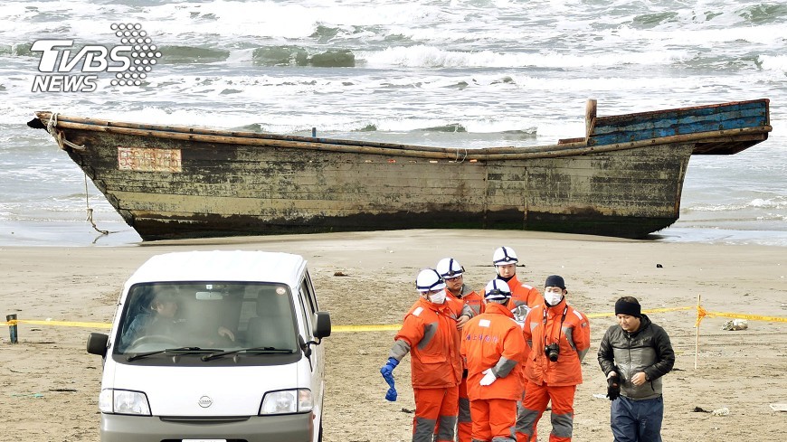 日本秋田發現漂流木造船 驚見8遺體